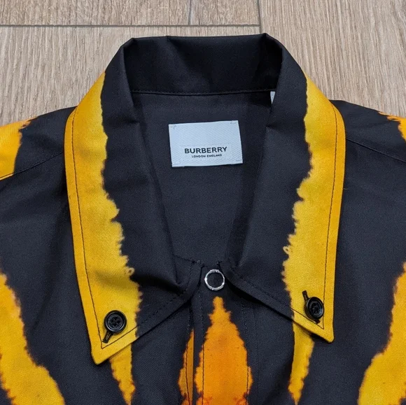 $1250 Mens BURBERRY Tiger Print Silk SS Button Up Shirt Bright Orange Small